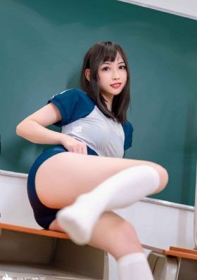 挠女孩脚心